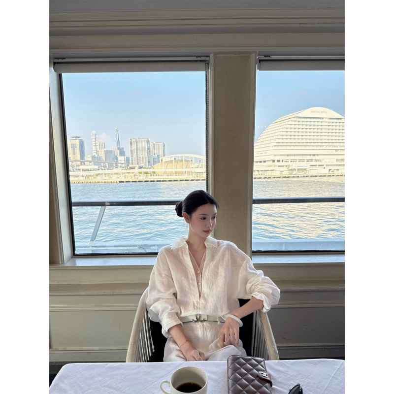 Fleme's "White Musk" Is a Relaxed and Luxurious Style with a Vintage Money Vibe, Featuring Silk and Linen Blend, Loose-Fitting Shirt Fleme's "White Musk" Is a Relaxed and Luxurious Style with a Vintage Money Vibe, Featuring Silk and Linen Blend, Loose-Fitting Shirt