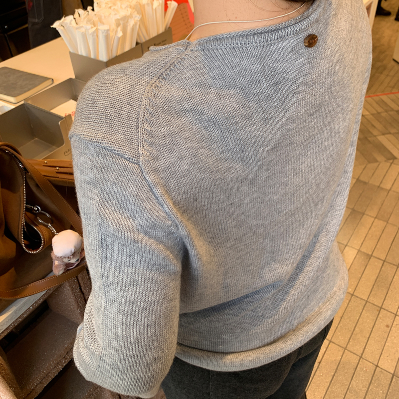 Li Shashazi Plus-Size Fashionable Gray-Toned High-End Top! Wool Fringed Sweater, Slimming Round Neck That Doesn'T Choke! Li Shashazi Plus-Size Fashionable Gray-Toned High-End Top! Wool Fringed Sweater, Slimming Round Neck That Doesn'T Choke!