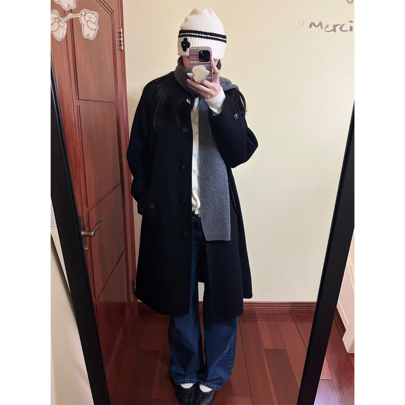 Unvvork Classic Wool Coat with a Solid Color, Full Wool, Double-Faced Fabric, and a Collar with a Pressed Texture