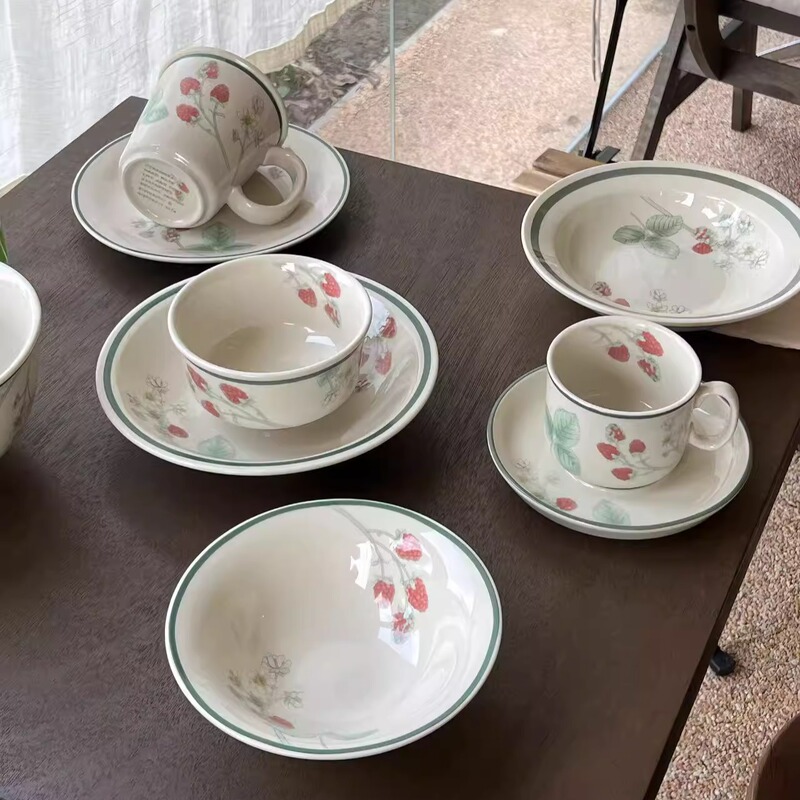 Red Raspberry Vintage Coffee Cup and Saucer, Underglaze Colored Ceramic Tableware, High Aesthetic Value, Household Rice Bowl, Salad Bowl, Stew Pot, Deep Plate