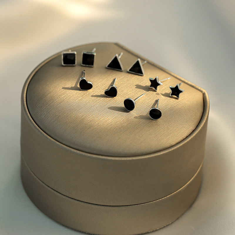 S999足银黑色个性几何迷你耳钉基础男女方形圆形三角形爱心耳骨钉