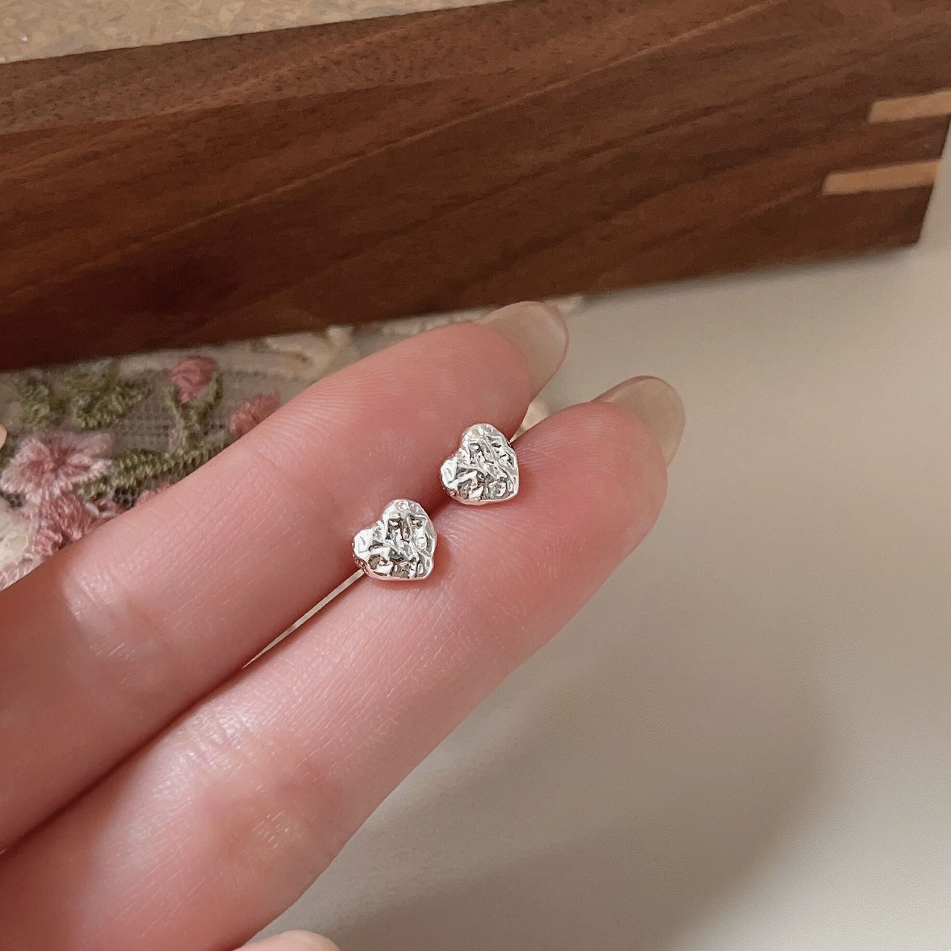 s925迷你小爱心纯银基础百搭光面爱心耳钉小耳骨银色小清新耳环饰