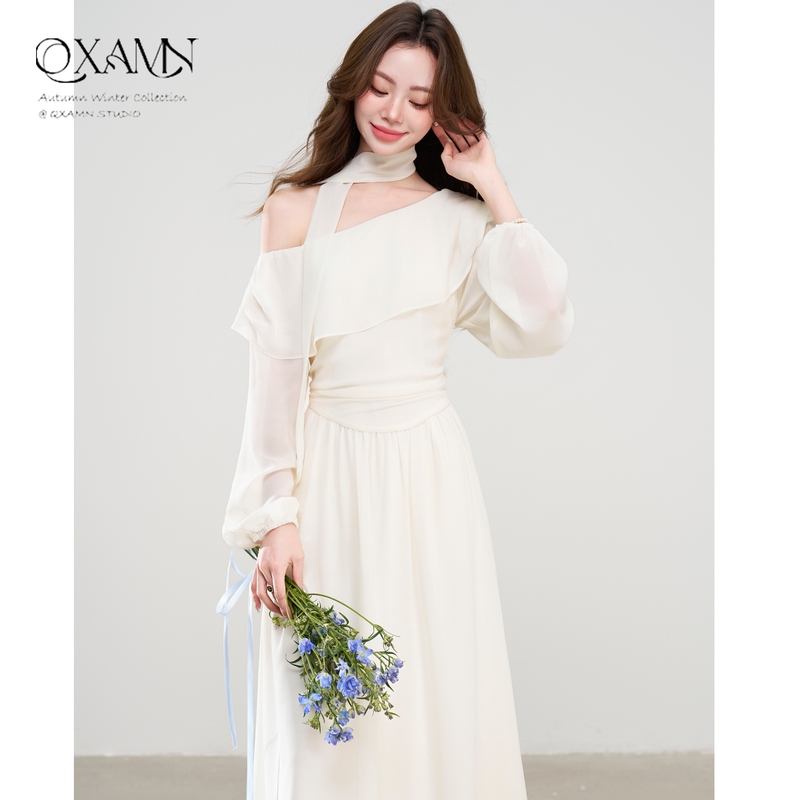 Autumn Xiaoman's New Autumn Women's Clothing: a Gentle Style Off-The-Shoulder Dress with a Unique and Stunning Design, Featuring a Cinched Waist for a Slimming Effect
