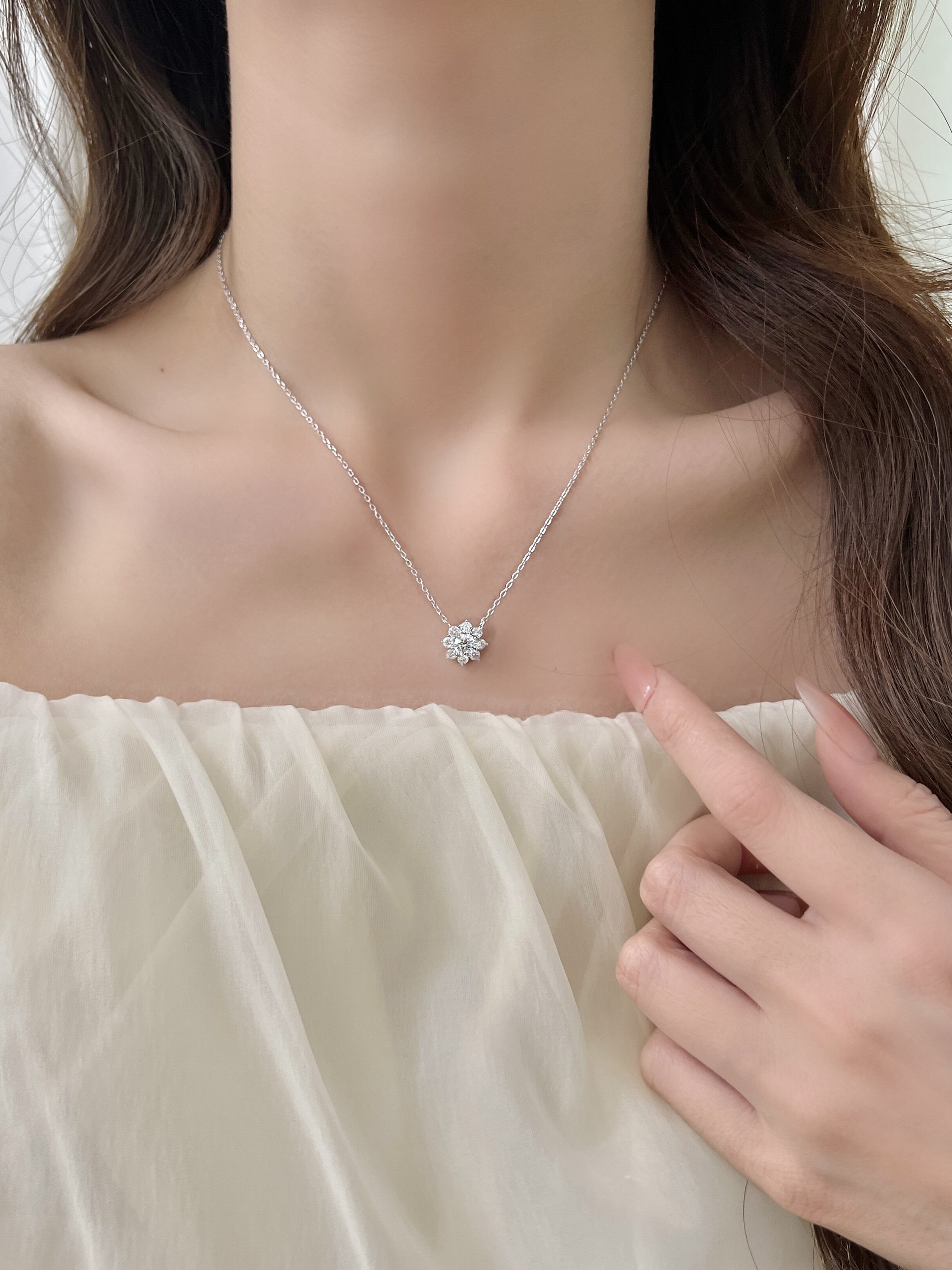 Серебряное ожерелье 【耀花绮梦】s999纯银满钻太阳花项链女高级感颈饰轻奢锁骨链礼物 Marodylia