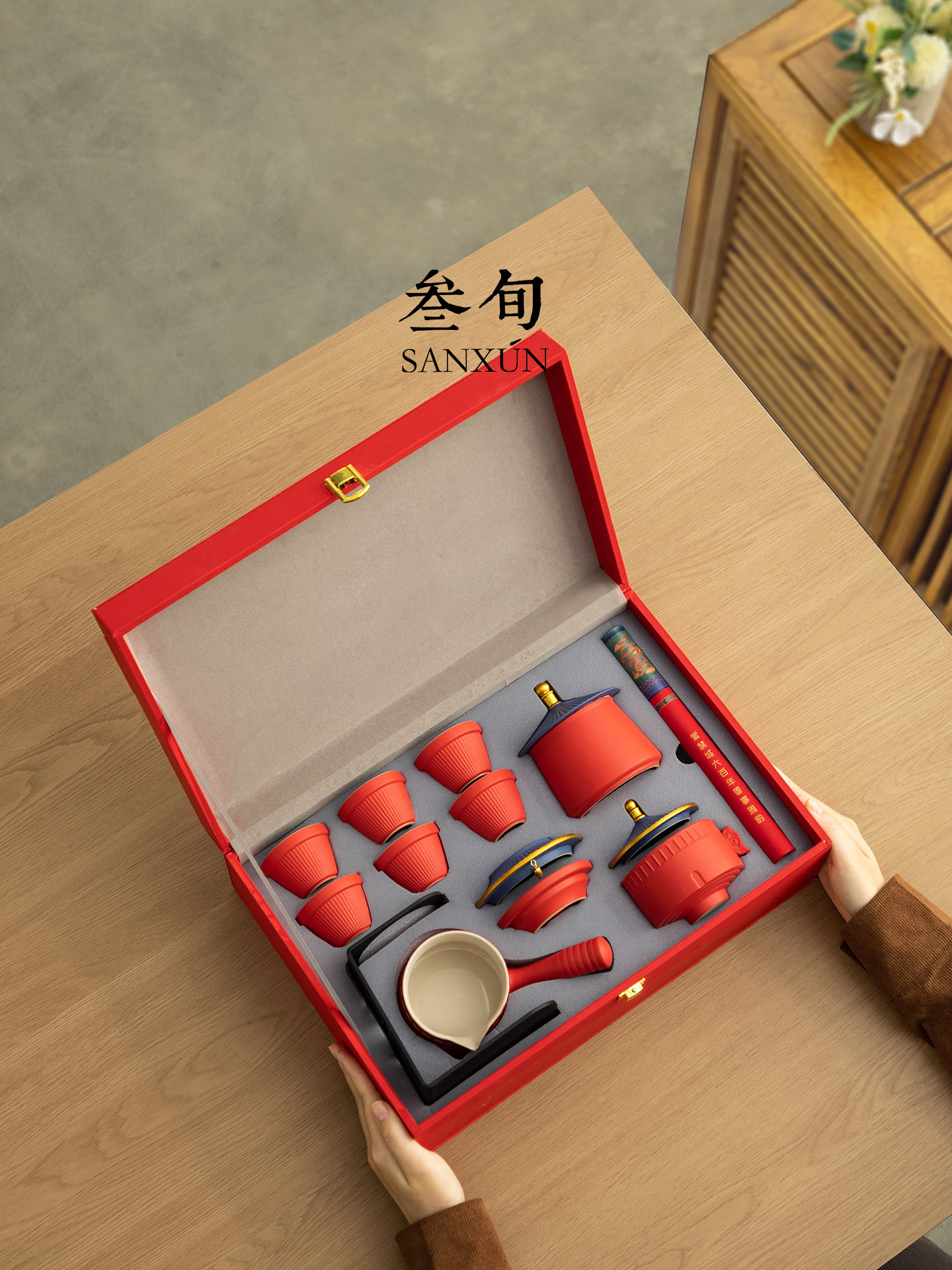 30-Piece Imperial Palace Cultural and Creative Tea Set 2026 New Model Light Luxury High-End Elegant Chinese Style Gift Box Set