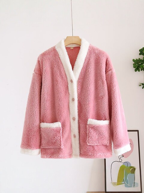 Japanese-Style Winter Tops for Women, Coral Fleece, Thickened, Warm, Casual, Fashionable, Color-Blocked, 100kg Loungewear Tops for Women