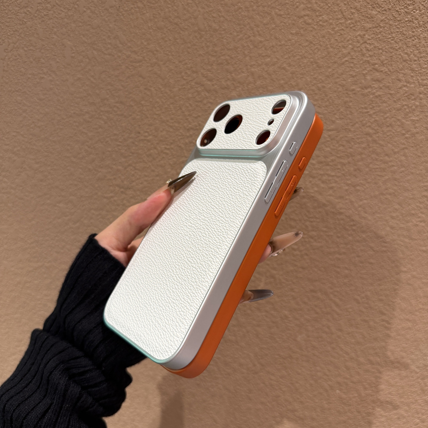 Coque Apple 17 Max motif cuir litchi orange automne-hiver, nouveau modèle ultra-fin, transforme instantanément l'iPhone 16_voghion.com