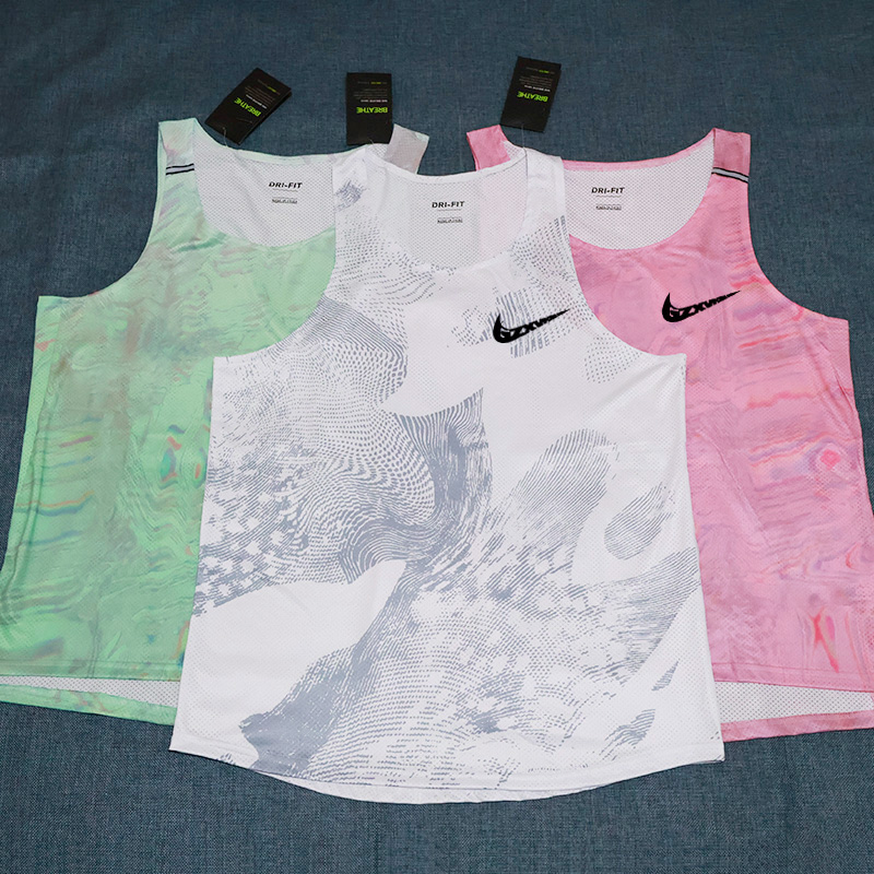 男性と女性のための陸上競技トレーニングベスト、スプリントレースマラソンを走る候補者に適しており、速乾性と通気性に優れたスポーツトップス