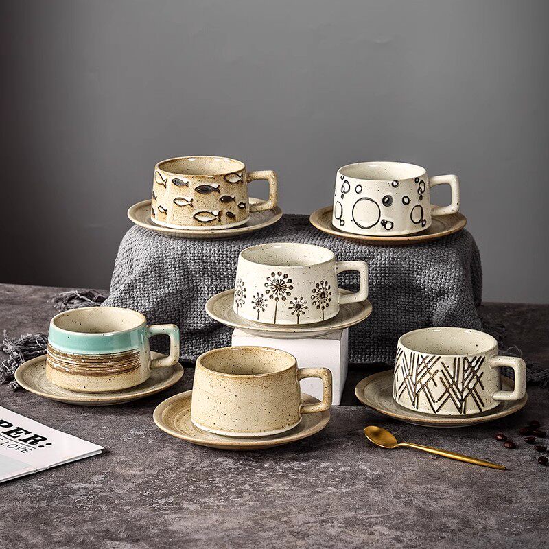 和風のクリエイティブなレトロコーヒーカップ＆ソーサーセット。高級感のある家庭用品で、粗いセラミックで作られた精巧な小さなラテアートカップです。