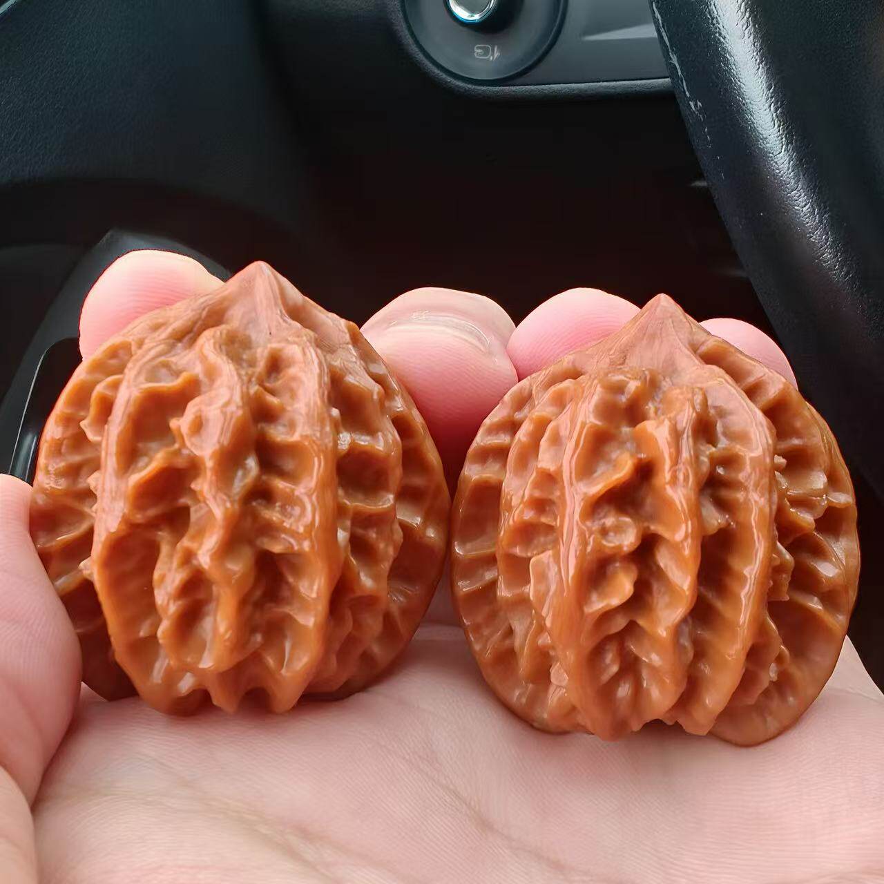 文玩胖东来【野】核桃，曹大龙狮子头秦闷全品精配对，手盘神器，你值得