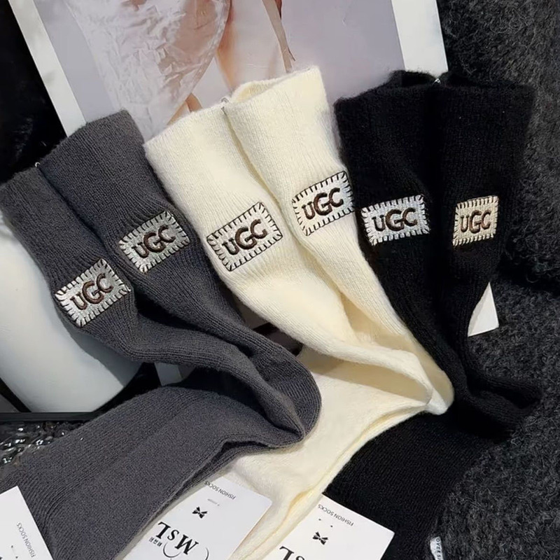 New Autumn and Winter Hot-Selling Embroidered Ug Cashmere Warm Thick Slouch Socks for Couples, High Tube Inugs