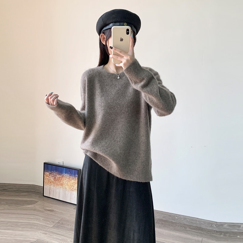 Knitted Sweater for Women, Spring 2026 New Style, Loose Fit, Pure Yak Wool, Round Neck Pullover, Long-Sleeved Base Layer Top