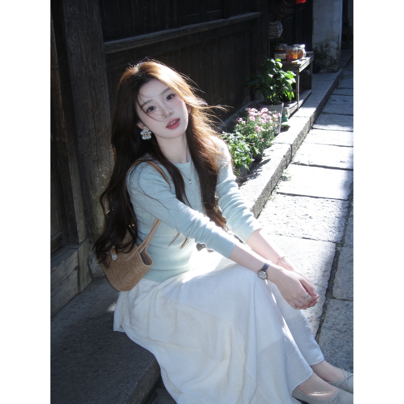 Gentle Style, Unique and Super Stylish Knit Top and Skirt Two-Piece Set, a Complete Ootd Outfit for Summer 2026
