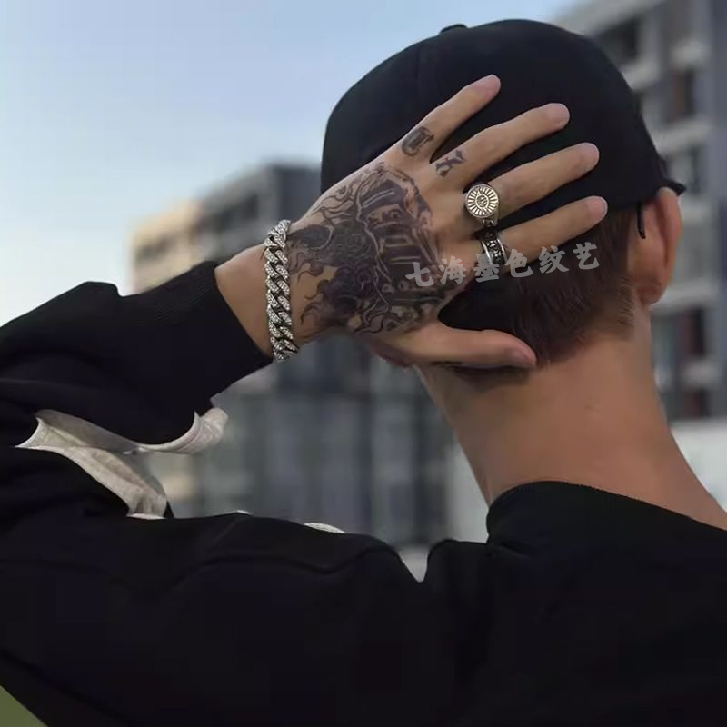 Trendy and Bold Men's Finger and Back of Hand Herbal Juice Tattoo Stickers, Long-Lasting, Waterproof, Non-Reflective