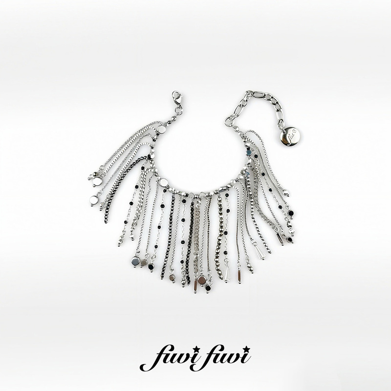 Fivifivi丨Wang Yuwen's Same Style Cowgirl Multi-Material Flowing Tassel Bracelet Celebrity Earth Super Fresh Fivifivi丨Wang Yuwen's Same Style Cowgirl Multi-Material Flowing Tassel Bracelet Celebrity Earth Super Fresh