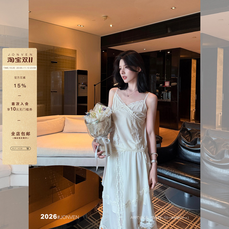 Jiang Wen's'Jade Beauty' Vest Has a Gentle and Atmospheric Feel, Featuring Lace Splicing and a Camisole Design, Suitable for Wearing as an Outer Layer or as an Inner Layer with a White Layered Top