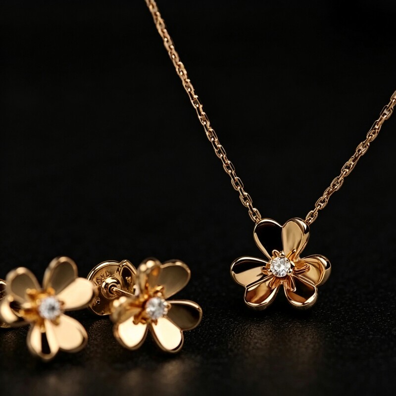 2026 New Model Clover Clavicle Chain Pendant Earrings Necklace for Women, Light Luxury, High-End Feel, Niche Gold-Plated Ultra-High-End Version 2026 New Model Clover Clavicle Chain Pendant Earrings Necklace for Women, Light Luxury, High-End Feel, Niche Gold-Plated Ultra-High-End Version