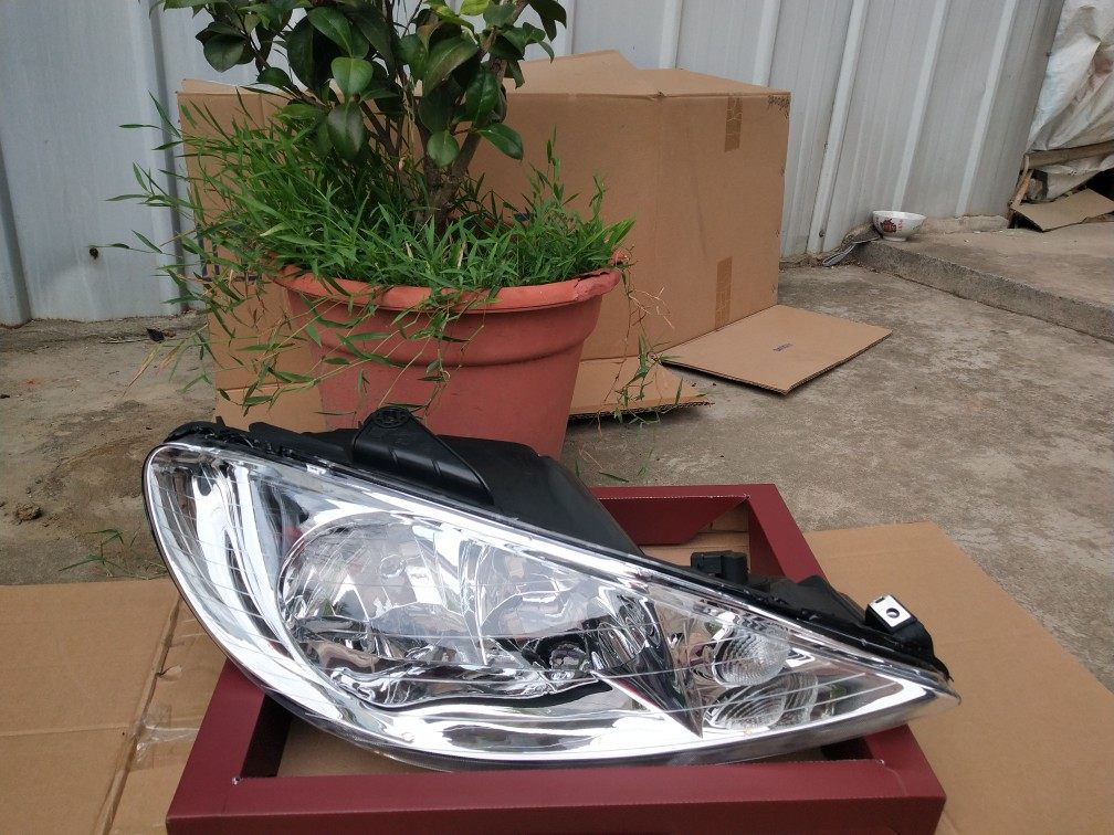 Suitable for Dongfeng Peugeot 206 headlight assembly Peugeot 206 headlight with regulator original quality