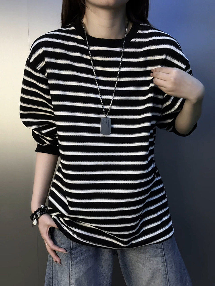 Black and White Striped Long-Sleeve T-Shirt for Men and Women, Autumn and Winter American Style Heavyweight Fleece Sweatshirt, Regular Shoulder, Casual Inner Layering Shirt