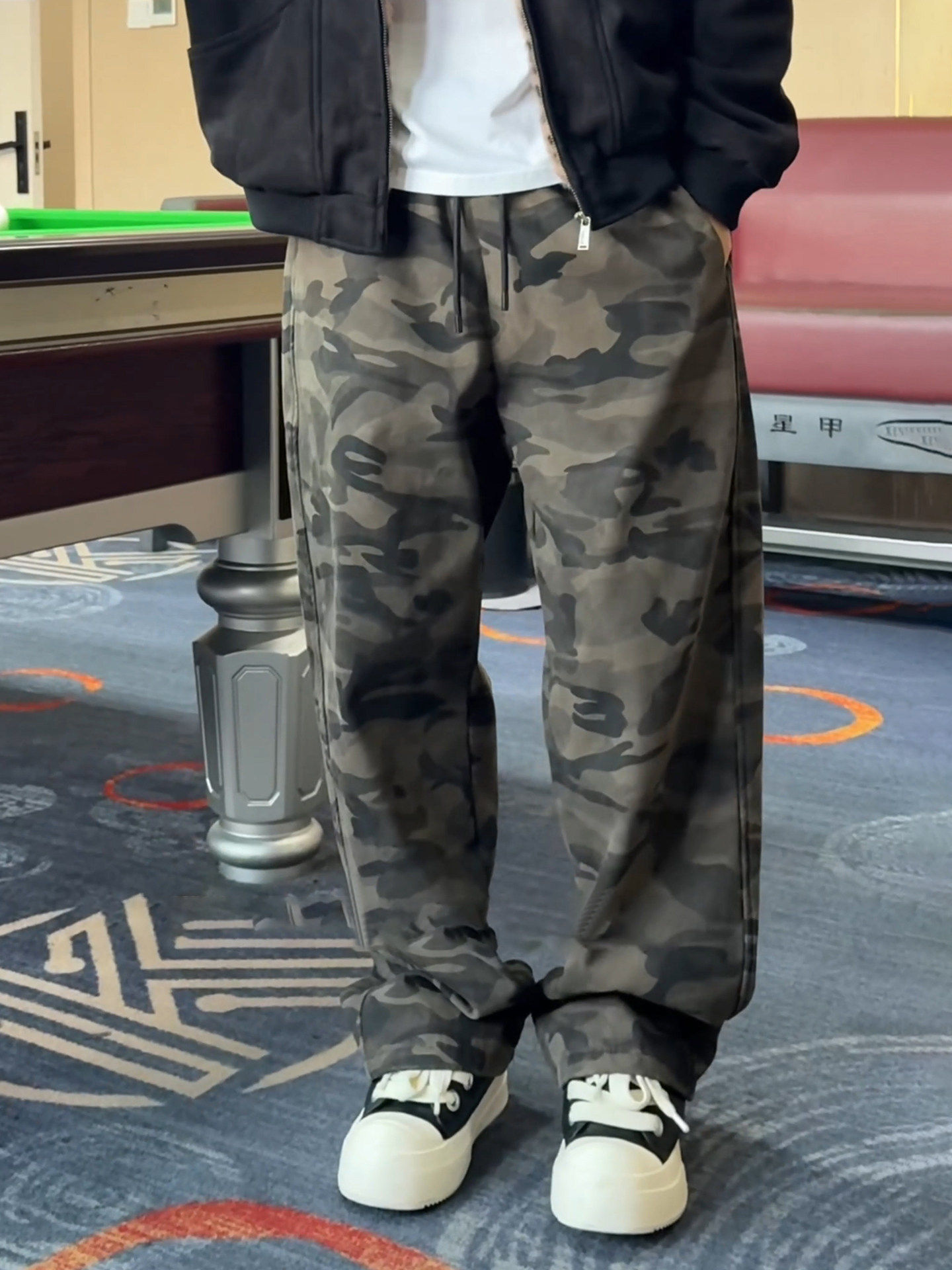 American Retro Camouflage Sports Pants for Men, Winter Scimitar Wide-Leg Cargo Pants, Extra-Long Loose Straight-Leg Casual Pants