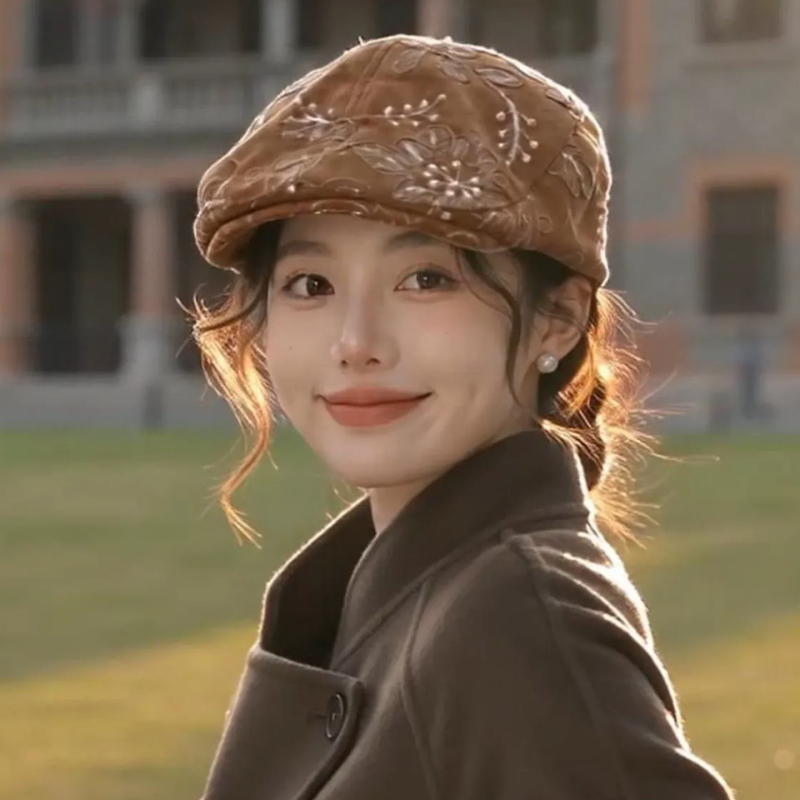 Retro Sequined Forward Cap, Autumn and Winter High-End Hat for Women, 2026 New Style, Suitable for Square and Round Faces, Fashionable Peaked Cap