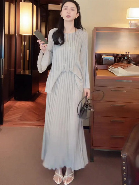 Mijie 2025 New Style Light Gray Elegant and Slimming Suit for Women, Suitable for Daily Commuting, Loose Long-Sleeved Top Two-Piece Set