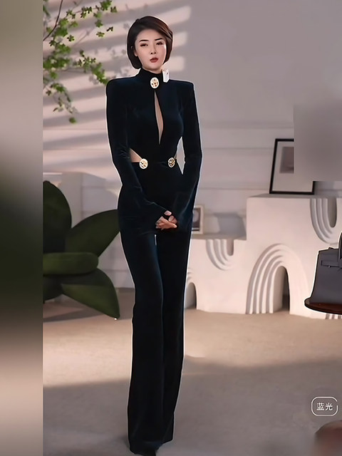 Yijie's Light Luxury and Elegant Style Black Velvet Jumpsuit for Women with Deep V-Neck, Long Sleeves, High Waist, and Slightly Flared Pants, Sexy Jumpsuit