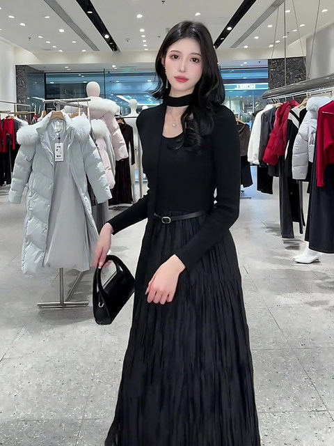 Mijie 2025 Winter New Elegant Black Dress for Women, Long-Sleeved, Waist-Cinching, Pleated Long Dress, Slimming and Stylish