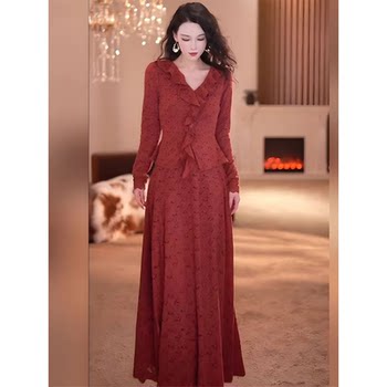 Yijie's Gentle and Elegant V-Neck Ruffled Orange-Red Lace Dress for Women, Slimming, Classy, and Age-Reducing Long Dress