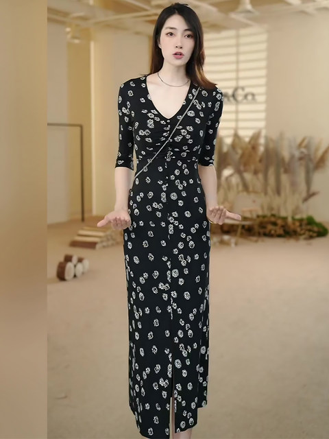 Mijie 2025 Autumn New Fashionable Black V-Neck Printed Slit Dress for Women, Elegant and Slimming Long Dress
