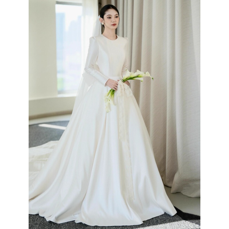 French-Style Satin Light Wedding Dress with Long Sleeves, Winter 2026 New Model, High-Quality Texture, French-Style Super Fairy Trailing Gown for Welcoming Guests French-Style Satin Light Wedding Dress with Long Sleeves, Winter 2026 New Model, High-Quality Texture, French-Style Super Fairy Trailing Gown for Welcoming Guests