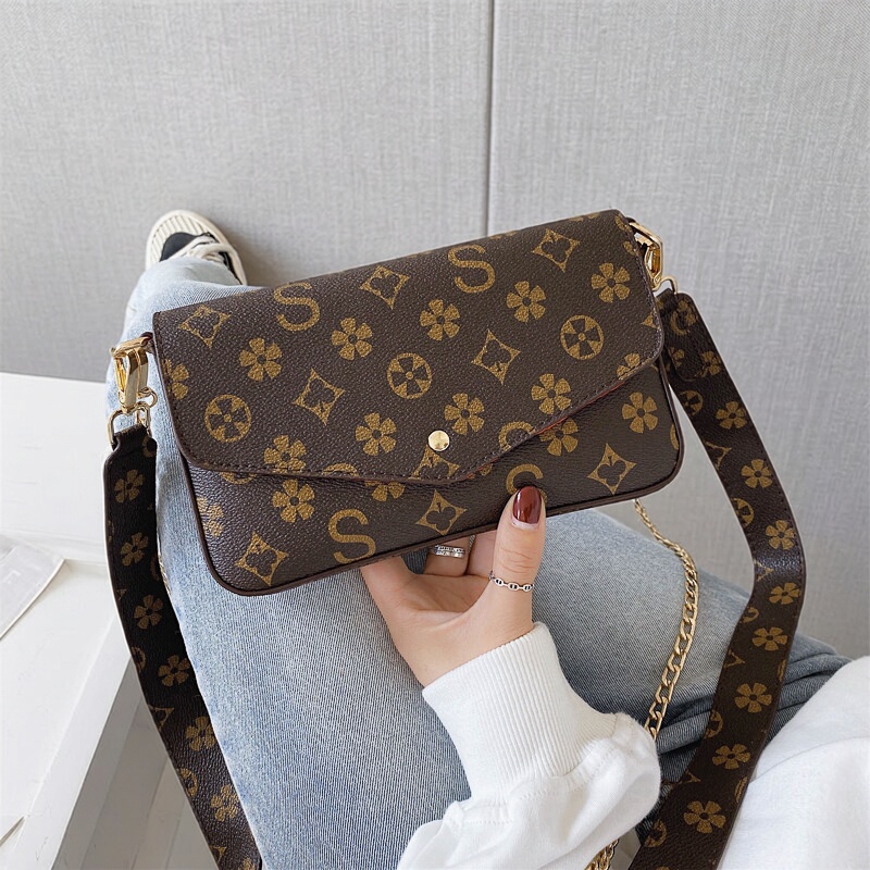 Purchasing Lv in Hong Kong; Q Original Wild Luxury Envelope Bag for Women, New High-End Imitation Chain Small Square Bag, Single Shoulder Crossbody