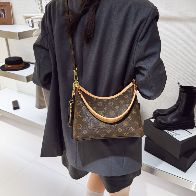 European and American V Brand High-End Luxury Women's Bag 2026 New Model Hobo Bag High-End Imitation Monogram Shoulder Underarm Crossbody Bag