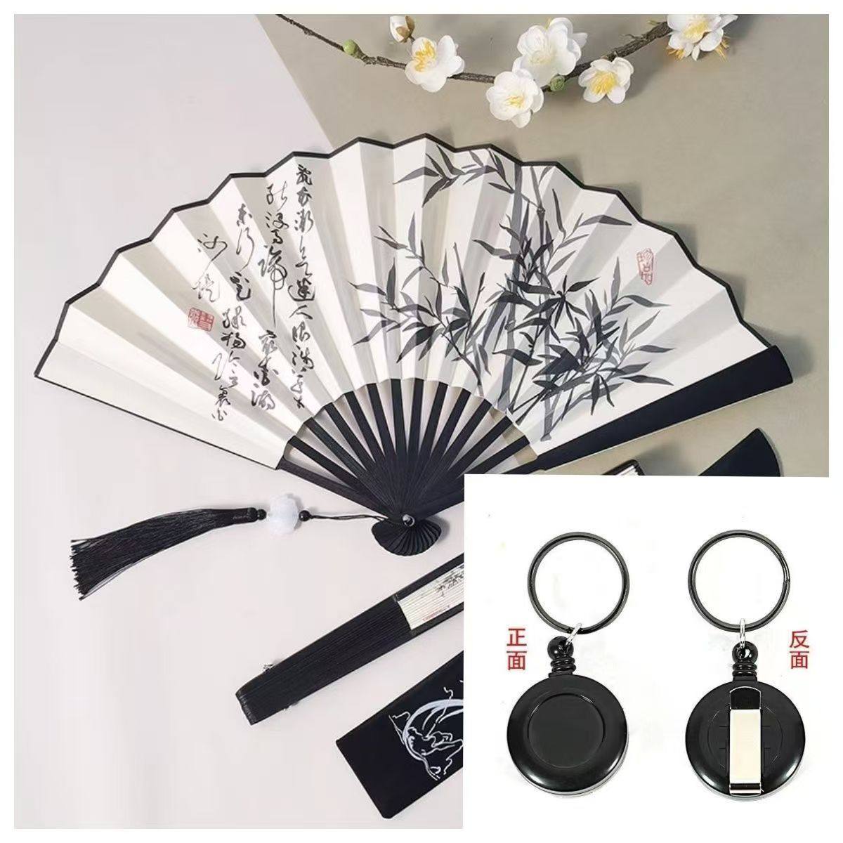 これは、小紅書（小紅書）で人気の伸縮バックル付き回転扇子と同じものです。自動回転するマジック小道具で、創造的で多機能です。