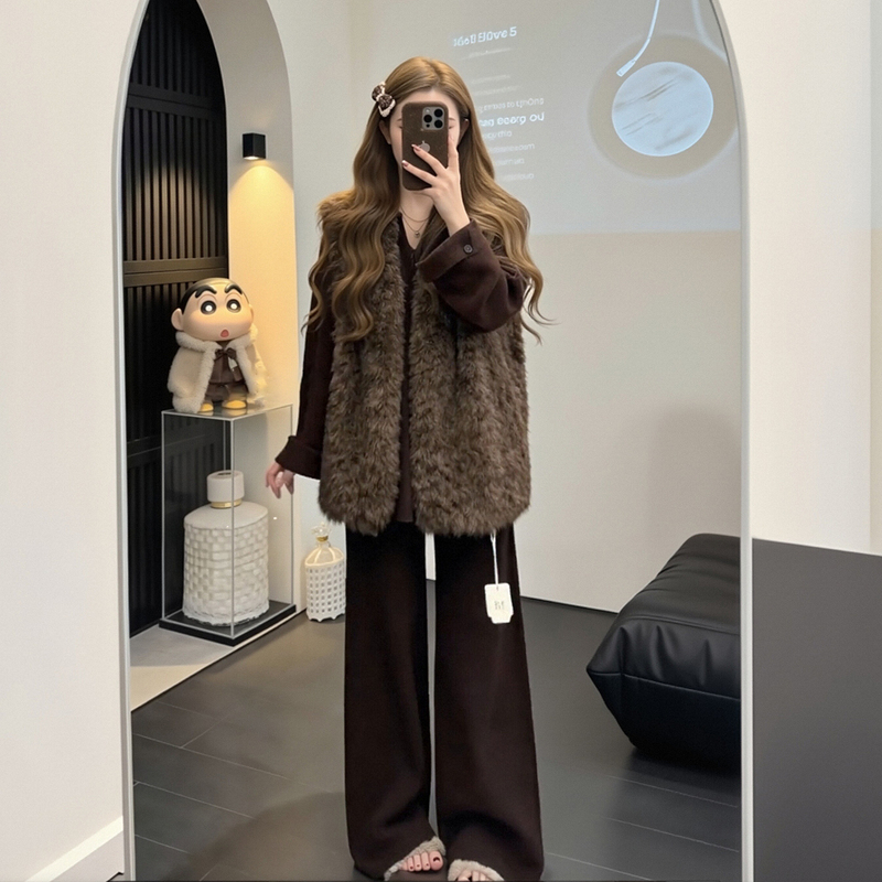 Super Stylish Deep Winter Outfit, a Complete Set with a Relaxed Fur Vest, Knit Sweater, Wide-Leg Pants, Korean-Style Lazy Chic Suit