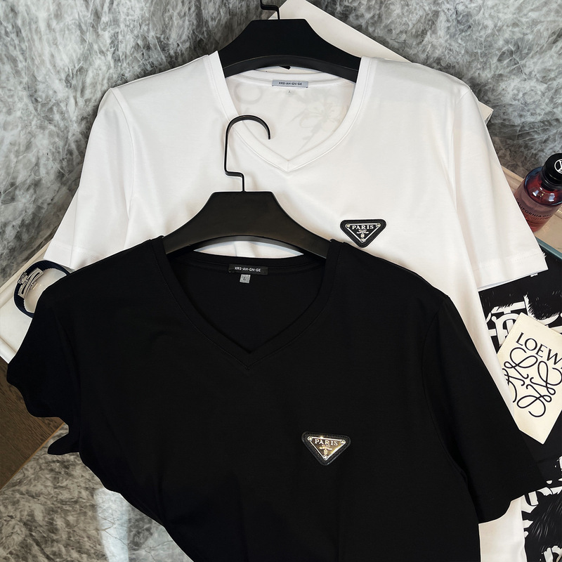Dayinwang Prada Collaboration V-Neck Short-Sleeve T-Shirt Men's Triangle Logo Ice Silk Thin Half-Sleeve Top Dayinwang Prada Collaboration V-Neck Short-Sleeve T-Shirt Men's Triangle Logo Ice Silk Thin Half-Sleeve Top