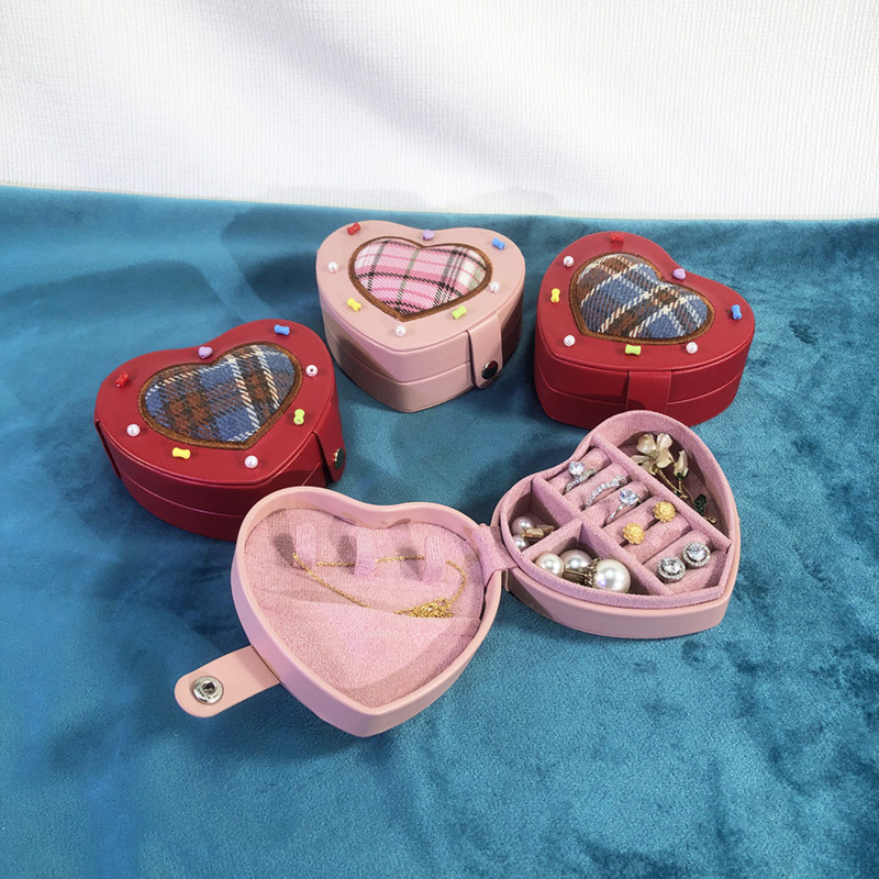 ニッチな刺繍入りハート型ジュエリーボックス/リングボックス、PUレザー製多機能収納ボックス、持ち運び可能な旅行用ジュエリーボックス、スタイリッシュ。