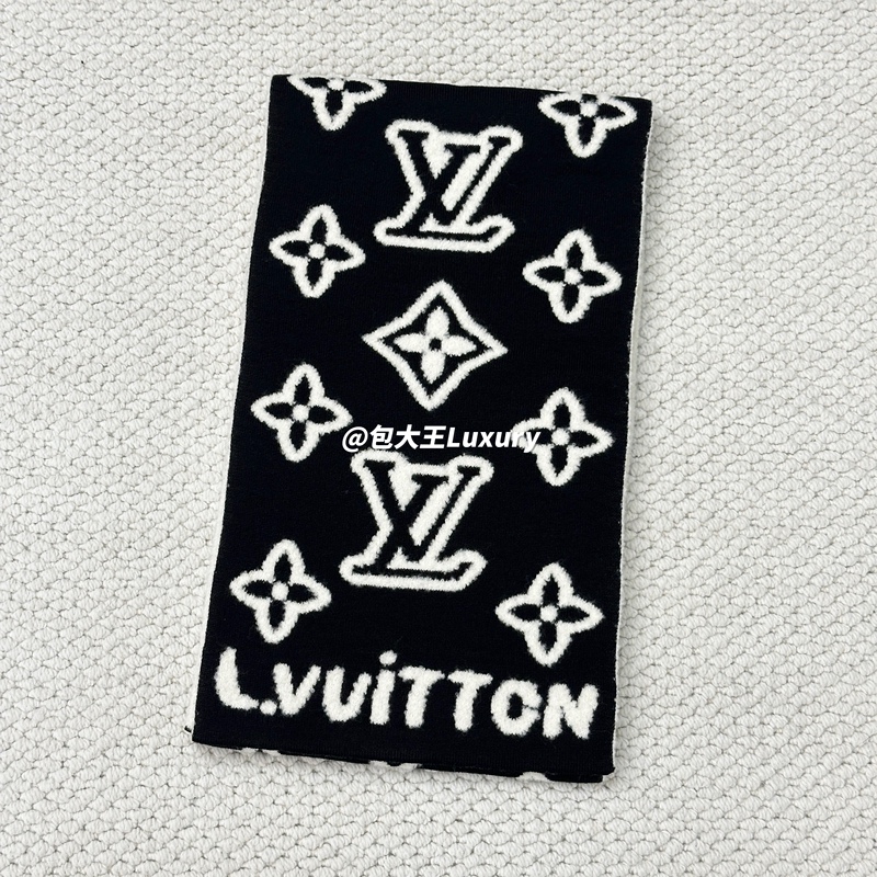 Louis Vuitton New Model Lv 3D Cartoon Sheep Wool Black and White Embossed Logo Wool Scarf M96936