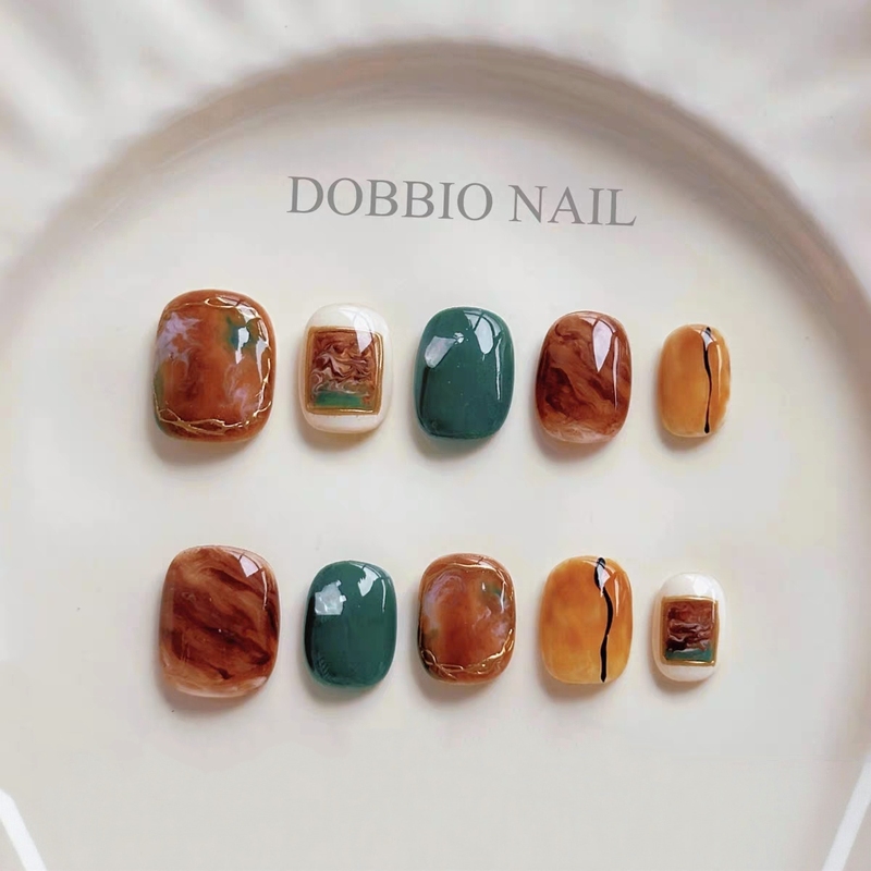 Dobbio【Lucia】Whitening Retro Dark Green Amber Gradient High-End Handmade Wearable Nail Art Pieces