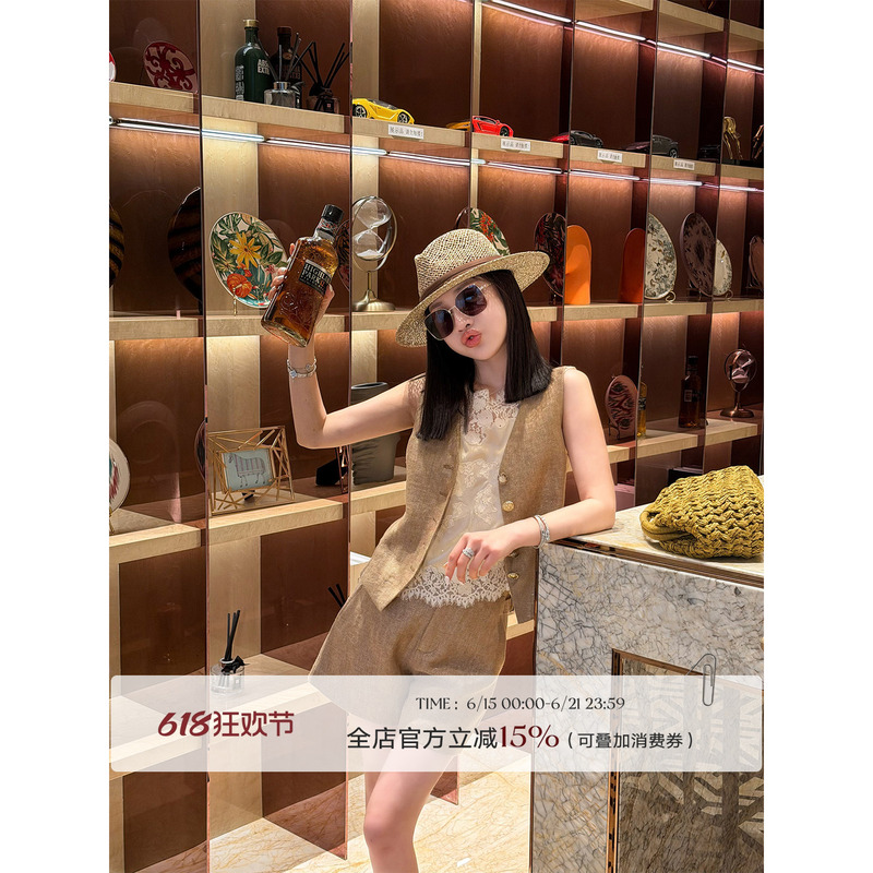 Liu Xiongxiong Mcmax【Newcomer】Unique and Beautiful Layered Shiny Silk Vest and Wide-Leg Shorts Fashion Set for Women