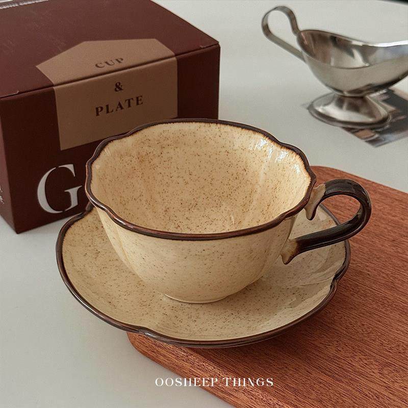 Oosheep Japanese Retro Coffee Cup and Saucer Set Irregular Petal Latte Art Cup Latte Cup Afternoon Tea Cup