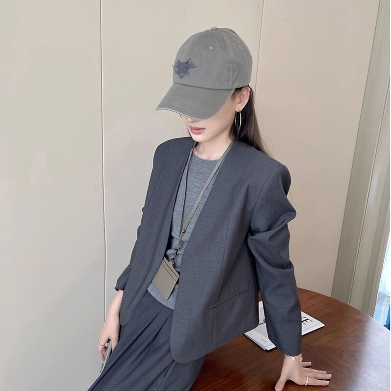 Casual Gray Casual V-Neck Long-Sleeved Women's Blazer, Spring and Autum New Style, Loose and Slim, Trendy Suit for Small People Casual Gray Casual V-Neck Long-Sleeved Women's Blazer, Spring and Autum New Style, Loose and Slim, Trendy Suit for Small People