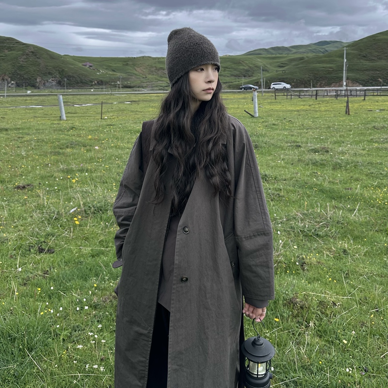 Kuangzhi's Long Trench Coat with a Paper-Like Texture and Architectural Silhouette