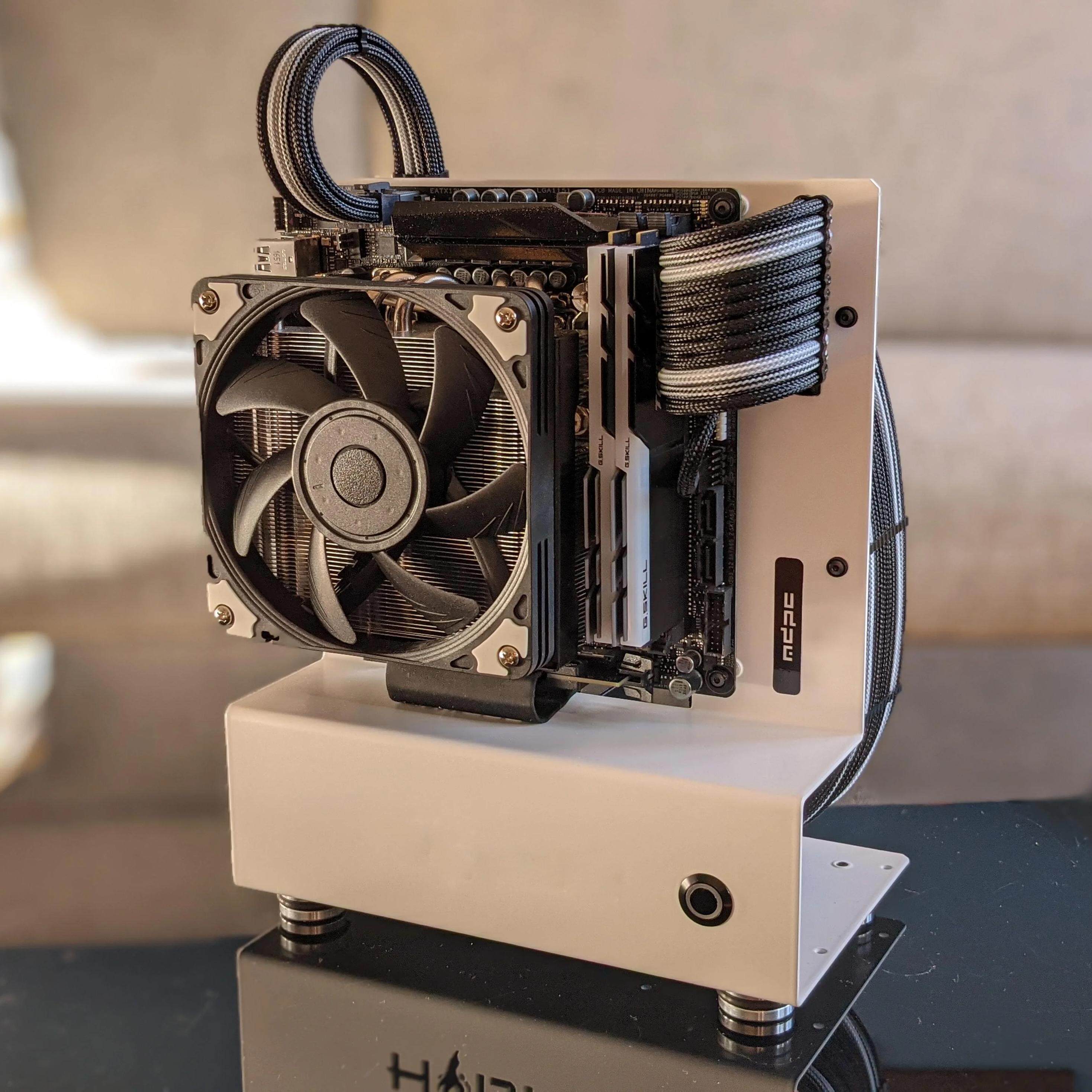 шасси itx, открытое шасси, мини-шасси CODRA, портативный хостинг, простой и недорогой номер с видом на море Изображение 1