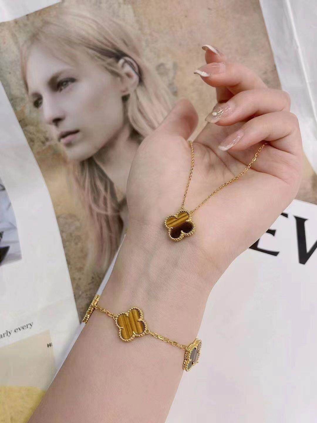 Серебряное ожерелье 四叶草男士手链ins小众轻奢钛钢不掉色双面手链高级质感抖音同款