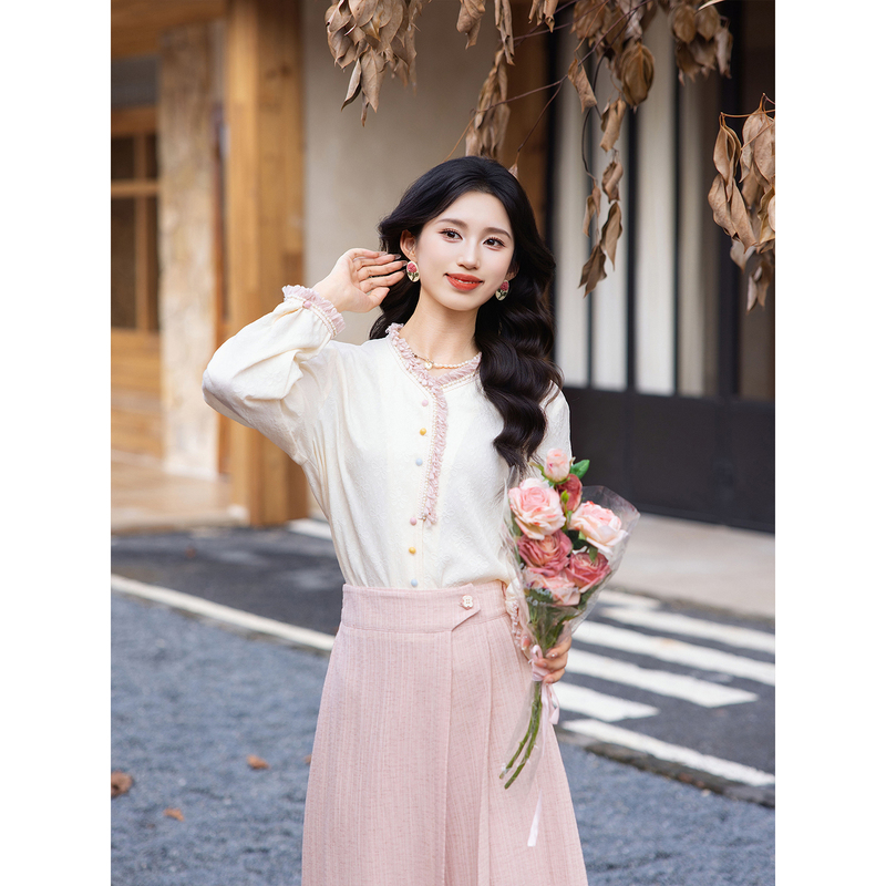 Qiqi【Pink Rice Ball】Design-Inspired Jacquard Long-Sleeve Shirt for Women, New Autumn Style, Loose and Versatile, Unique Top