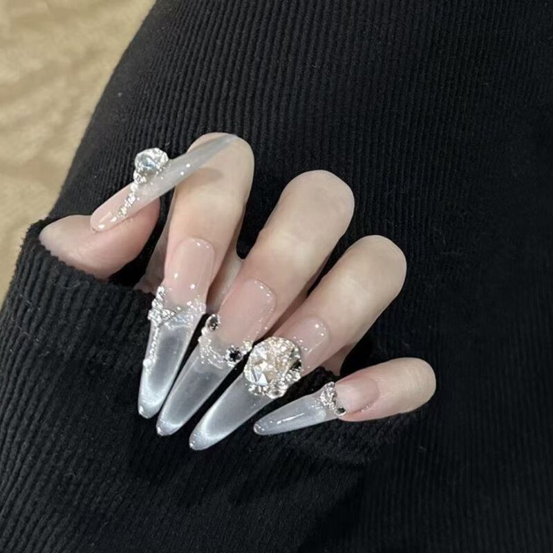 Purely Handmade Nail Art with Dazzling Versatile Cat-Eye Effect, Popular Style That Enhances Complexion, Fine Diamond Fragments, Long Pointed New Style Nails, Removable
