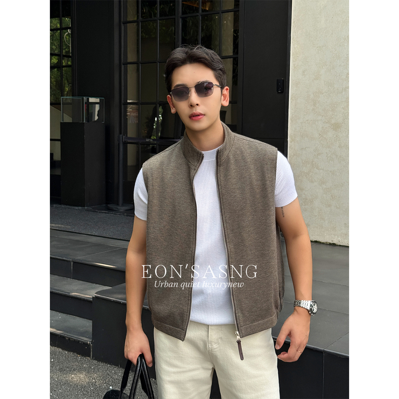 Eon's Asng "Soft Floral Texture" 2026 Autumn Old Money Men's Stand Collar Commuter Sleeveless Vest Cardigan Eon's Asng "Soft Floral Texture" 2026 Autumn Old Money Men's Stand Collar Commuter Sleeveless Vest Cardigan