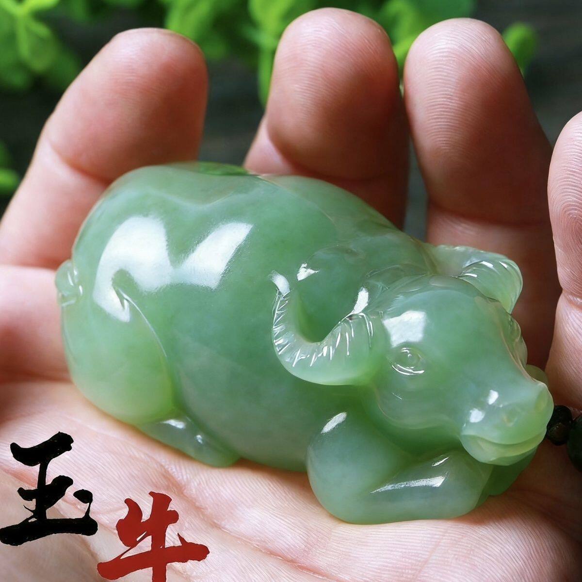 天然和田玉招财生肖牛手把件手工雕刻富贵卧牛玉石挂件桌面摆件品