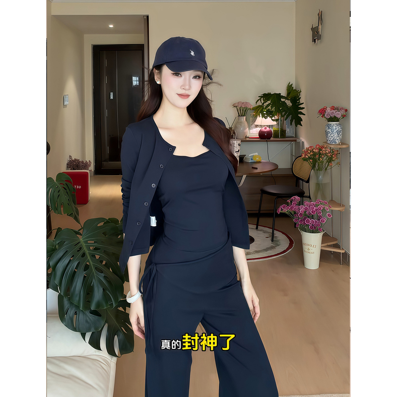 Wannvy up New Autumn Casual Set for Women: Short Top, Loose Vest, and Casual Pants Two-Piece Set Wannvy up New Autumn Casual Set for Women: Short Top, Loose Vest, and Casual Pants Two-Piece Set